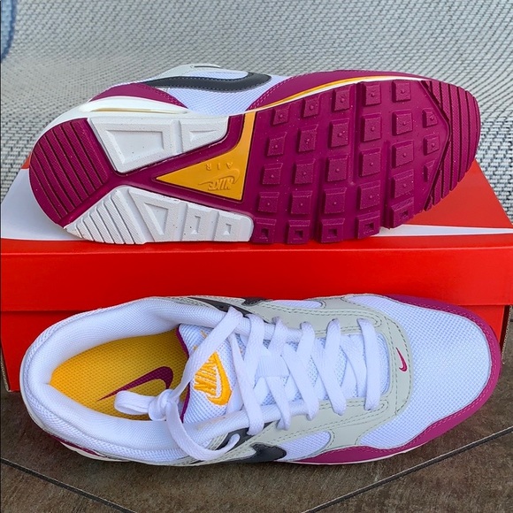 wmns air max correlate